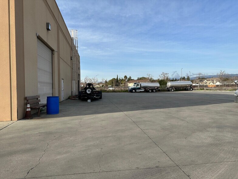 More Photos Of 16530 Railroad Ave, Morgan Hill Manufacturing For Lease