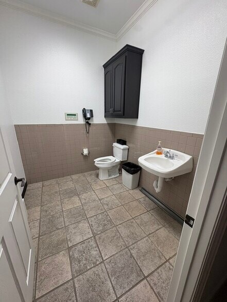 More Photos Of 3325 Premier Dr, Plano Medical For Sale