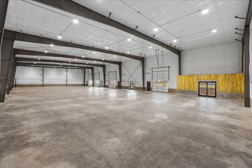 More Photos Of 167 Bateman Dr, Medford Light Manufacturing For Lease