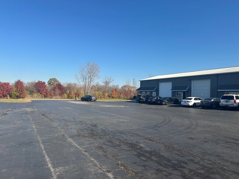 More Photos Of 14623 W Edison Dr, New Lenox Warehouse For Lease