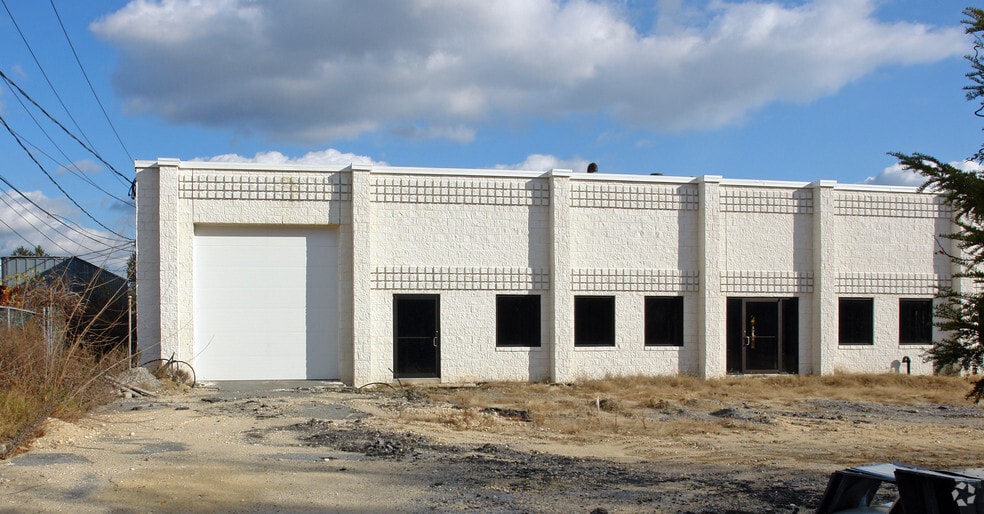 More Photos Of 1545 Ocean Ave, Bohemia Warehouse For Lease