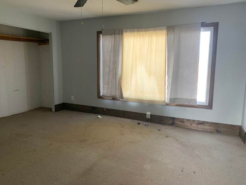 More Photos Of 325 Iris Ct, Saint Clair Medical For Sale