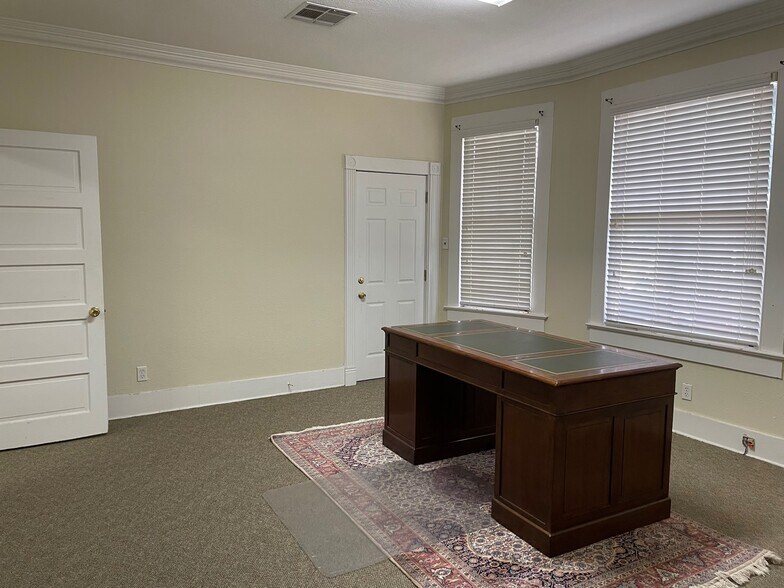 More Photos Of 2019 Government St, Baton Rouge Office For Lease