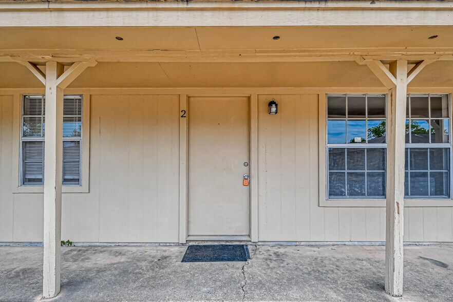 More Photos Of 8430 Round Rock Dr, Houston Apartments For Sale