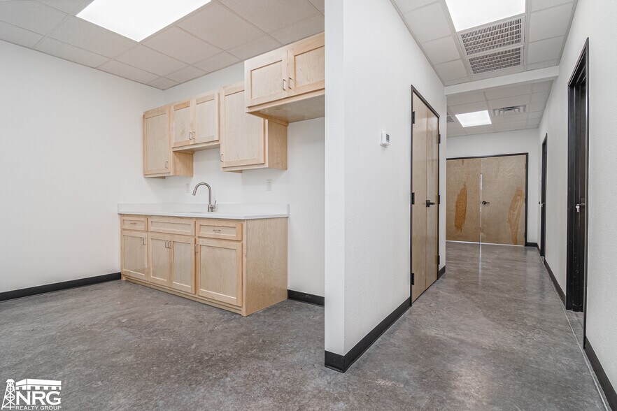 More Photos Of 9817-B Interstate 20, Midland Warehouse For Lease