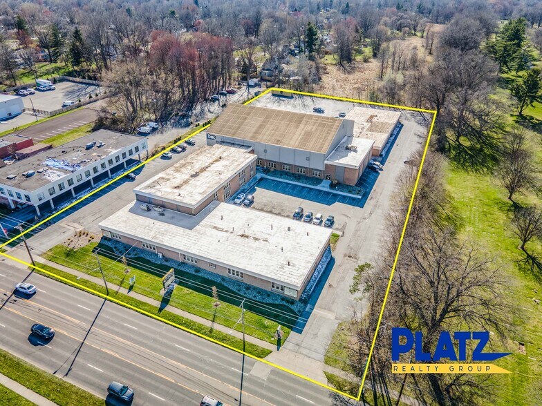 More Photos Of 5500 Market St, Youngstown Office For Sale
