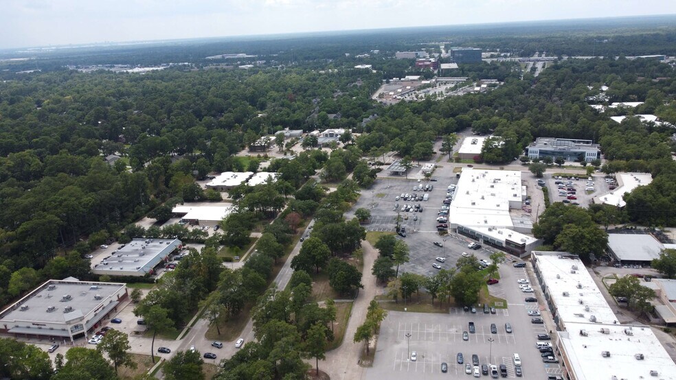 More Photos Of 1110 Kingwood Dr, Kingwood Office For Sale