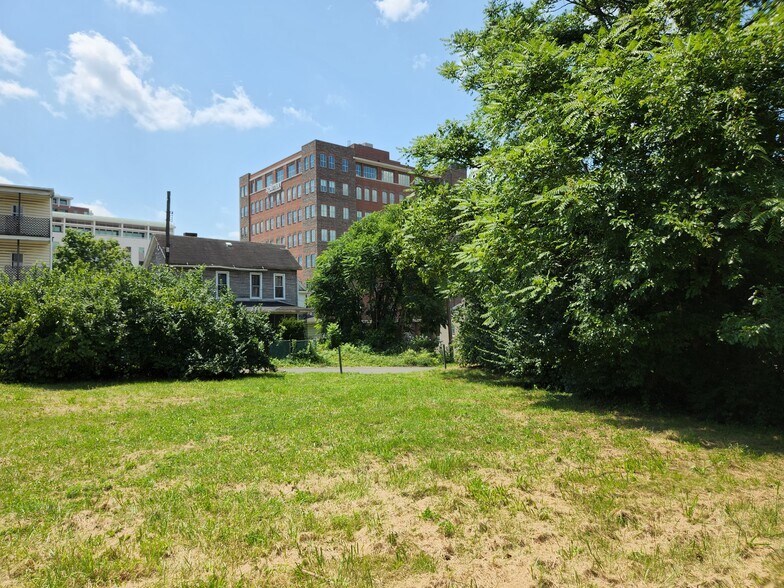 More Photos Of 145 Clay St, Morgantown Land For Sale