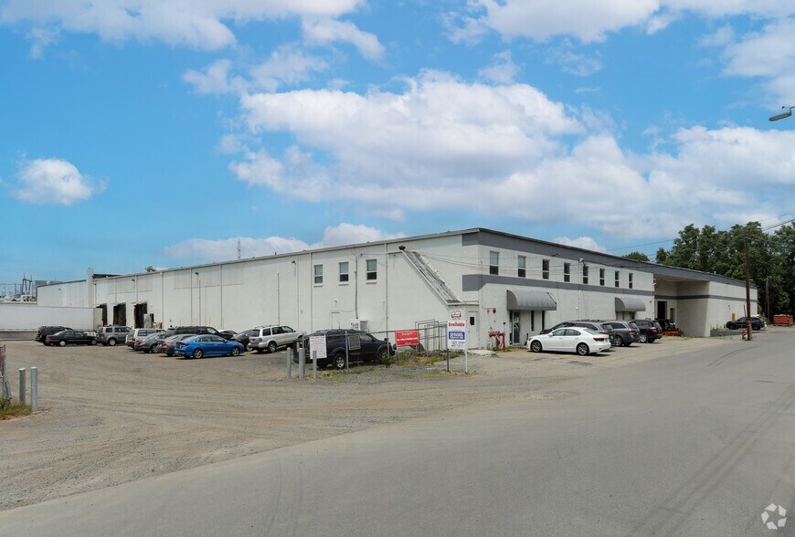 More Photos Of 125 Jackson Ave, Edison Warehouse For Lease