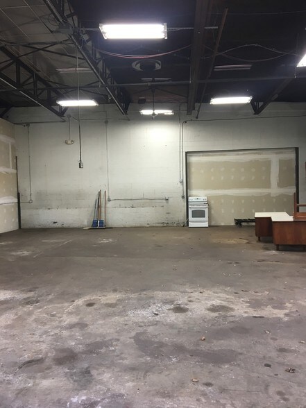 More Photos Of 25 Westwood Ave, New London Warehouse For Sale