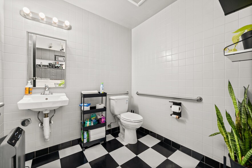 More Photos Of 5250 Vineland Ave, North Hollywood Loft Creative Space For Lease