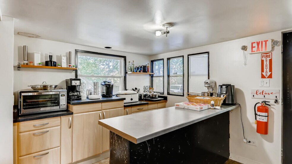 More Photos Of 231 N Milwaukee Ave, Wheeling Freestanding For Sale