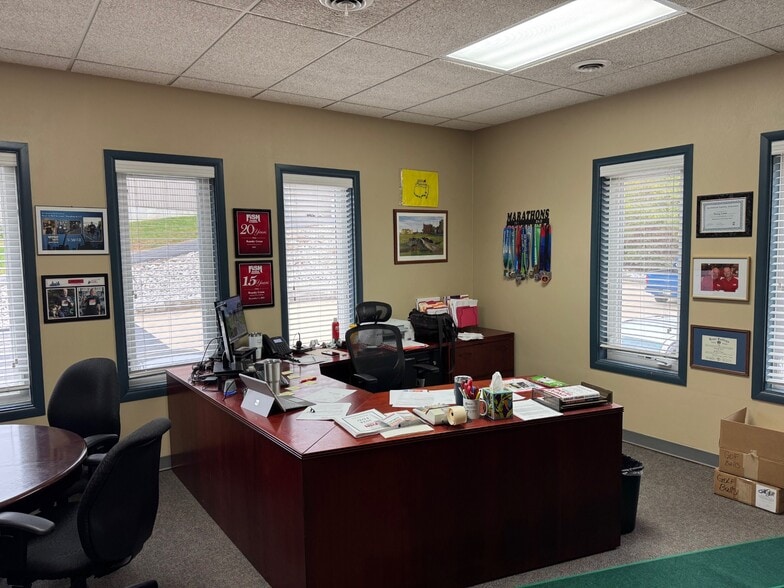 More Photos Of 200 Enchanted Pky, Manchester Flex For Sale