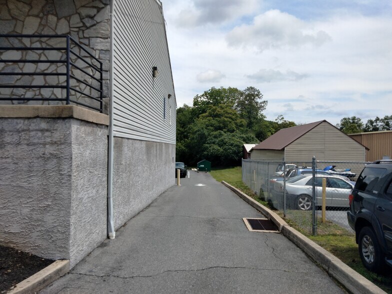 More Photos Of 1486 Rt 100, N. Coventry Twp, Chesco, Pottstown Storefront Retail Office For Sale