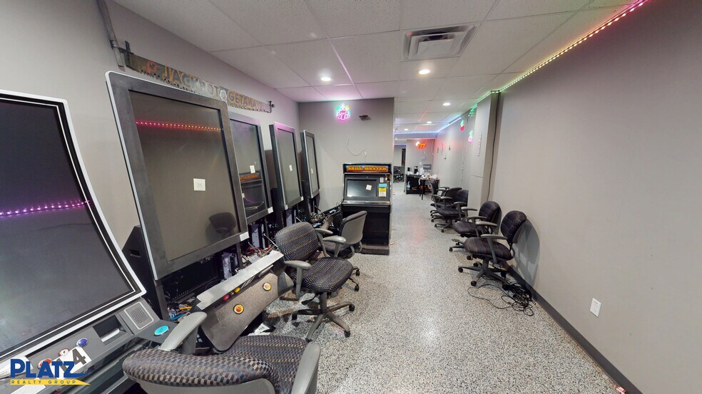 More Photos Of 438 E Main St, Andover Freestanding For Lease