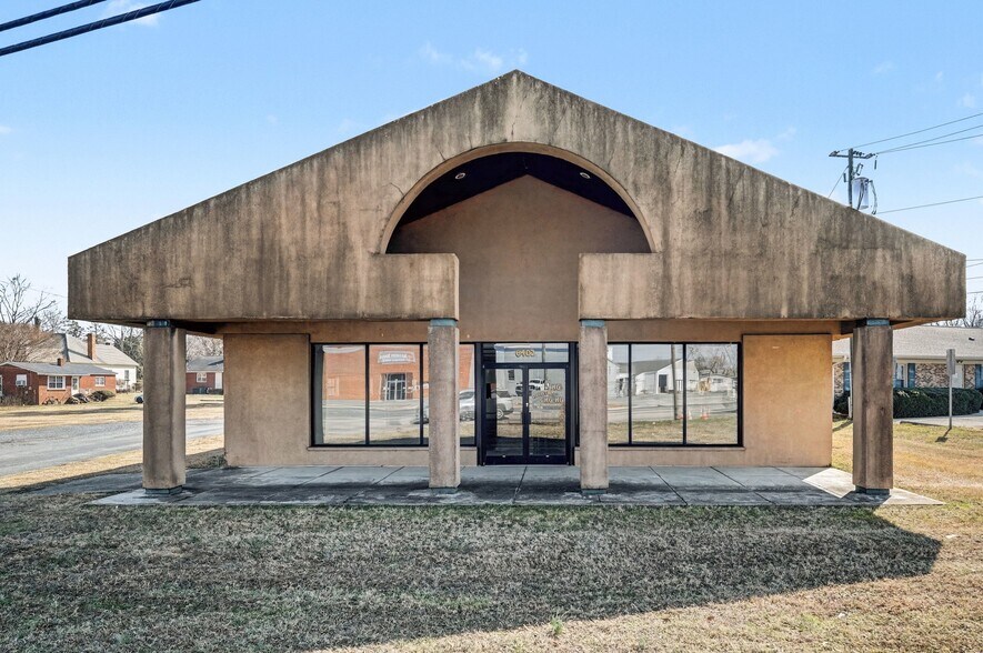 More Photos Of 6402 W Marshville Blvd, Marshville Showroom For Lease