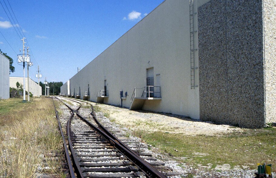 More Photos Of 7510-7540 S Presidents Dr, Orlando Warehouse For Lease