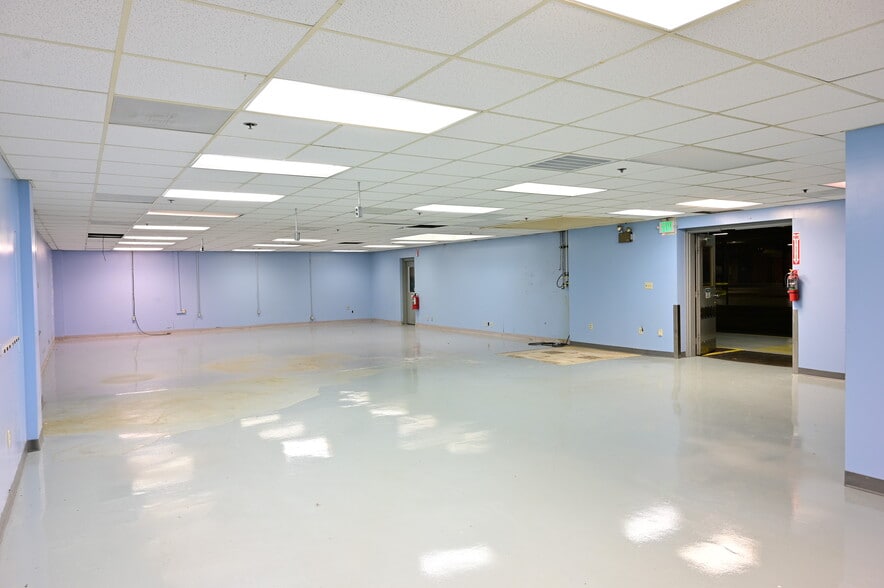 More Photos Of 7500 US 11 W, Rogersville Manufacturing For Lease