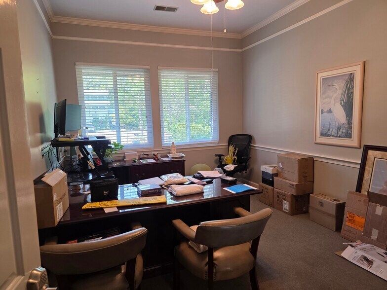 More Photos Of 21 New Orleans Rd, Hilton Head Island Office For Sale