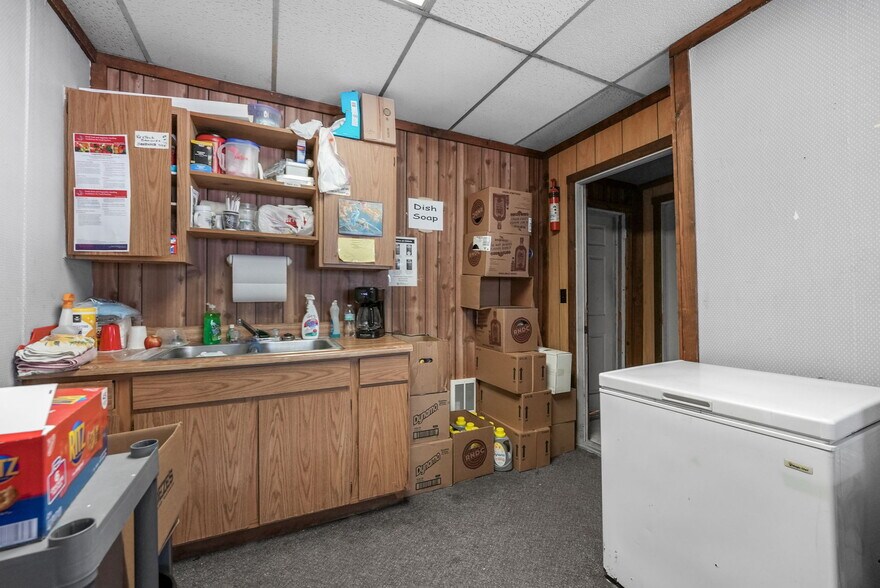 More Photos Of 10907 Main St, Honor Flex For Sale