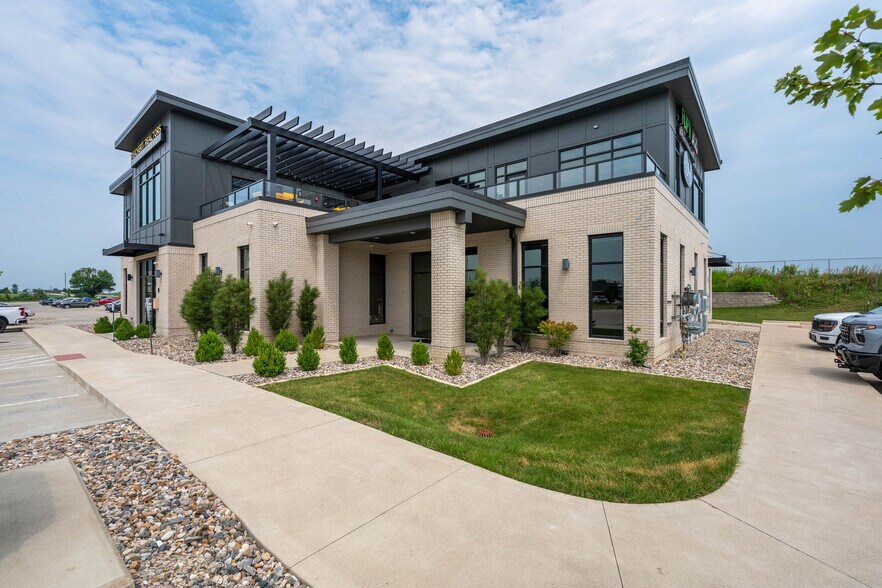 More Photos Of 3607 NE Otterview Cir, Ankeny Office For Lease