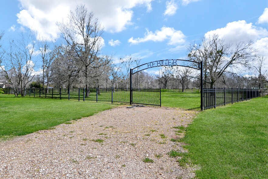 More Photos Of 540 Chisolm Trl, Wallis Manufactured Housing Mobile Home Park For Sale