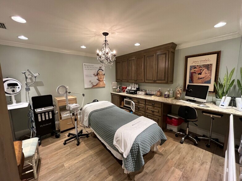 More Photos Of 6600 10th Ave N, Saint Petersburg Medical For Lease