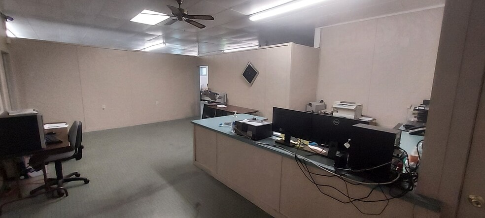 More Photos Of 66-68 Plymouth St, Edwardsville Flex For Sale