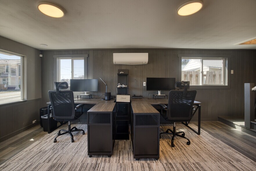 More Photos Of 40 Main St, Pacific Beach Flex For Sale