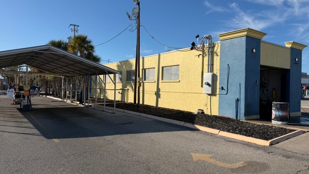 More Photos Of 700 Tamiami Trl S, Venice Carwash For Sale