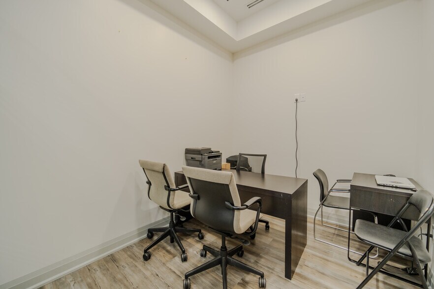 More Photos Of 3465 Platinum Dr, Mississauga Storefront Retail Office For Sale