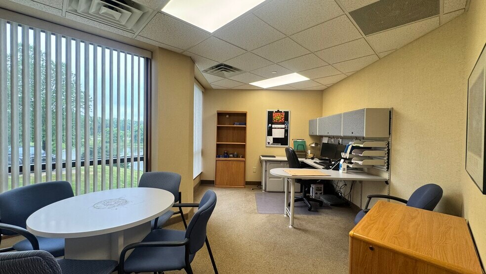 More Photos Of 5555 Gull Rd, Kalamazoo Medical For Lease