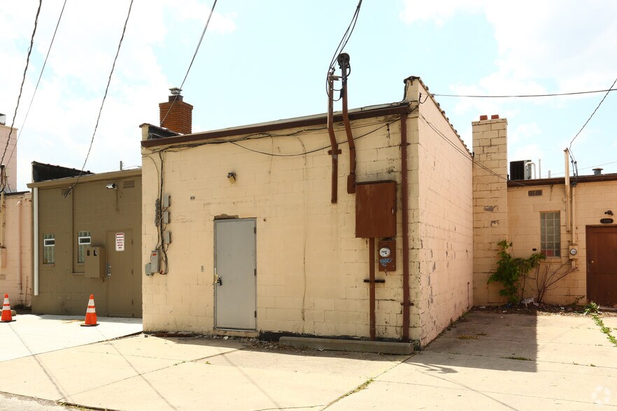 More Photos Of 3723 Fort St, Lincoln Park Office For Sale