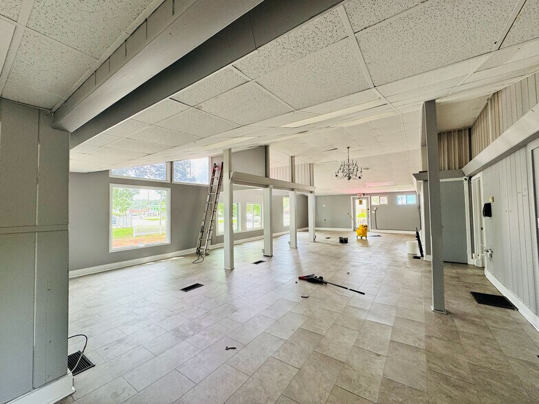 More Photos Of 685 N Jeff Davis Dr, Fayetteville Freestanding For Sale