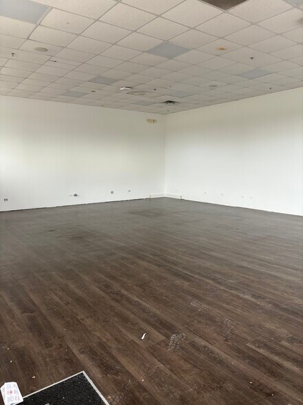 More Photos Of 2830 17th Ave, Broadview Unknown For Lease