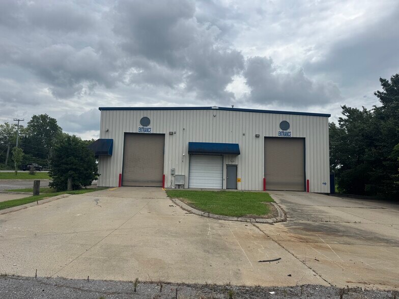 Primary Photo Of 936 Firestone Pky, La Vergne Service For Lease
