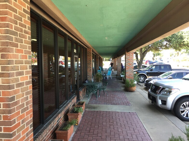 More Photos Of 2441-2485 Forest Park Blvd, Fort Worth Storefront Retail Office For Lease