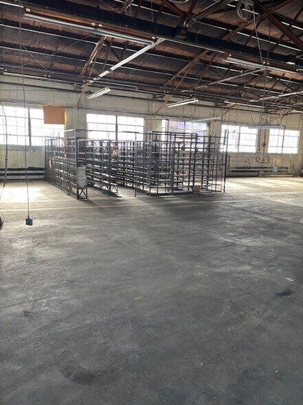 More Photos Of 21 Taylor St, Danbury Manufacturing For Sale