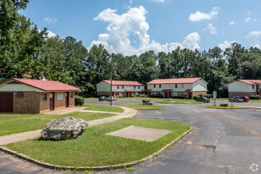More Photos Of 1500 N Archusa Ave, Quitman Apartments For Sale