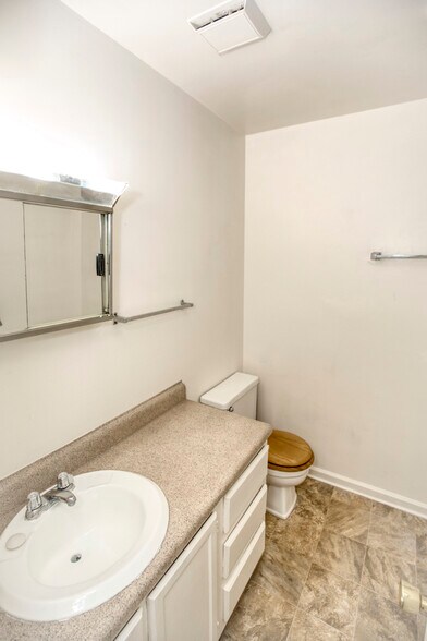 More Photos Of 7626 Bellehaven Dr, Gloucester Point Apartments For Sale