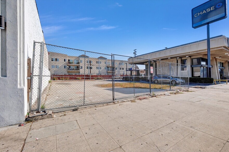 More Photos Of 1041 W Manchester Ave, Los Angeles Land For Sale