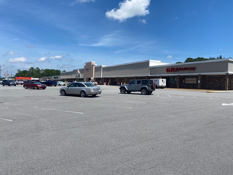 Primary Photo Of 401 N Duval St, Claxton Drugstore For Lease