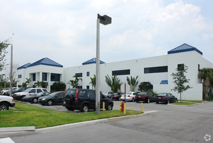 More Photos Of 7670 Okeechobee Blvd, West Palm Beach Office For Lease