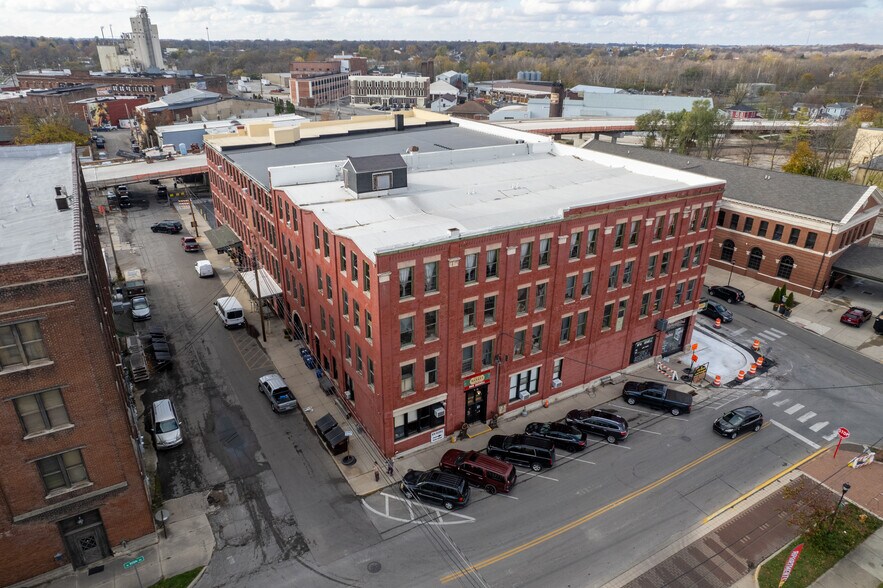 More Photos Of 923 N E St, Richmond Storefront For Sale