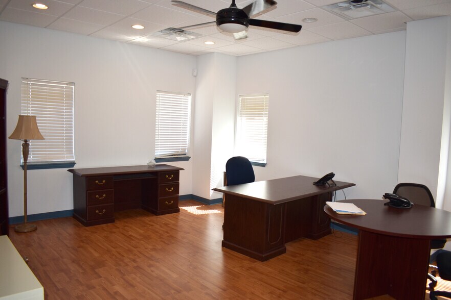 More Photos Of 1470 Hampton Plaza Dr, Kernersville Medical For Sale