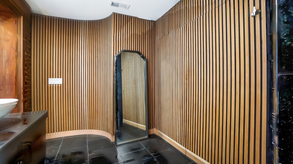 More Photos Of 208 W Monument Ave, Dayton Office Residential For Sale