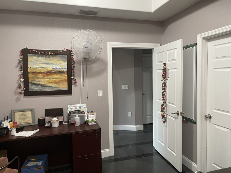 More Photos Of 8810 Commodity Cir, Orlando Showroom For Sale