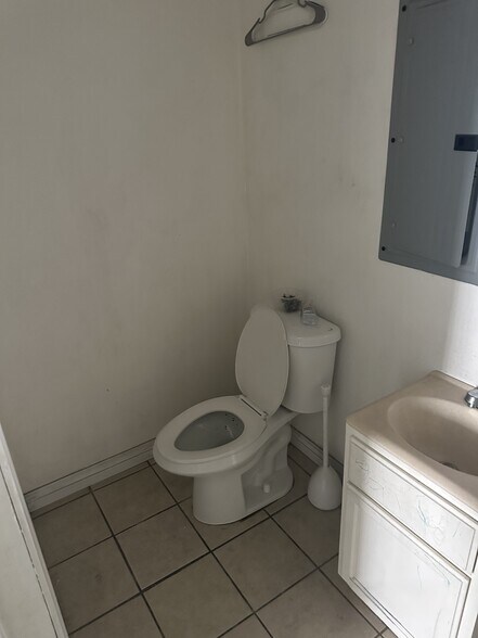 More Photos Of 1833 W Manchester Ave, Los Angeles Unknown For Lease