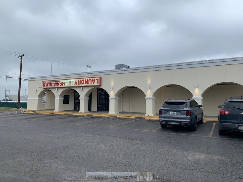 More Photos Of 1113 E Sinton St, Sinton Storefront For Lease