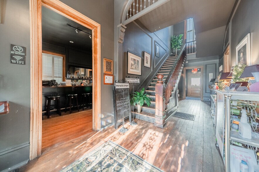 More Photos Of 224 W 10th St, Charlotte Restaurant For Sale